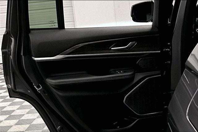 2025 Jeep Grand Cherokee 4xe 4x4 - Pano Roof - Adaptive Cruise - Htd Seats