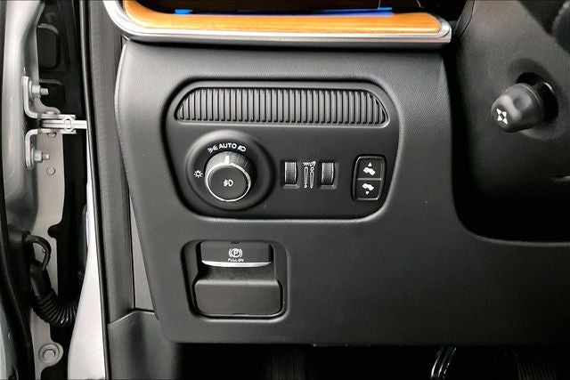 2024 Jeep Grand Wagoneer L Series III 4x4-Pano Roof-Htd/Cooled Massaging Leather