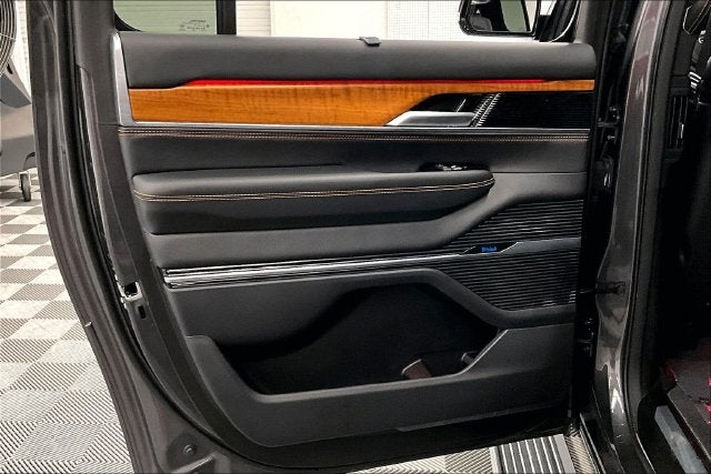 2025 Jeep Grand Wagoneer L Series III 4x4-Pano Roof-Htd/Cooled Massaging Leather