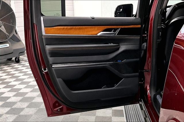 2025 Jeep Grand Wagoneer L Series III 4x4-Pano Roof-Htd/Cooled Massaging Leather-DVD