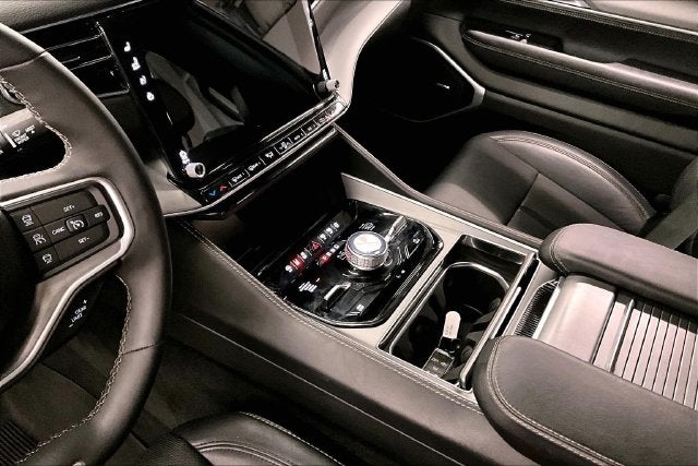2025 Jeep Wagoneer Series II 4X4-Panoramic Roof-Navigation