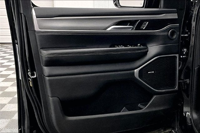 2025 Jeep Wagoneer Series II 4X4-Panoramic Roof-Navigation