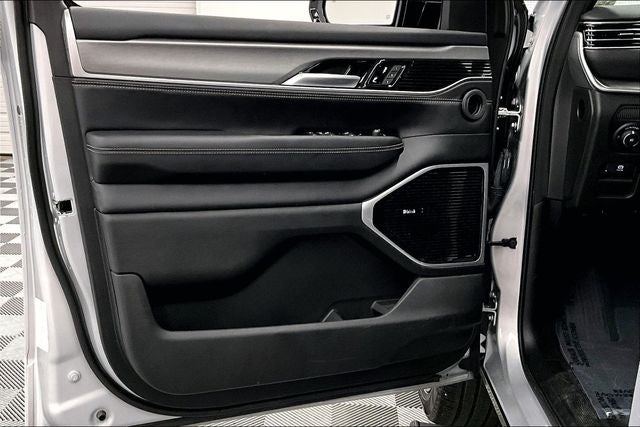 2025 Jeep Wagoneer Series III 4x4 - Pano Roof - Htd/Cooled Leather - DVD