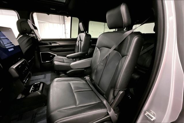 2025 Jeep Wagoneer Series III 4x4 - Pano Roof - Htd/Cooled Leather - DVD