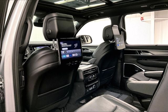 2025 Jeep Wagoneer Series III 4x4 - Pano Roof - Htd/Cooled Leather - DVD