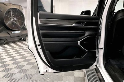2023 Jeep Wagoneer Series III 4x4-Pano Roof-Adaptive Cruise-DVD