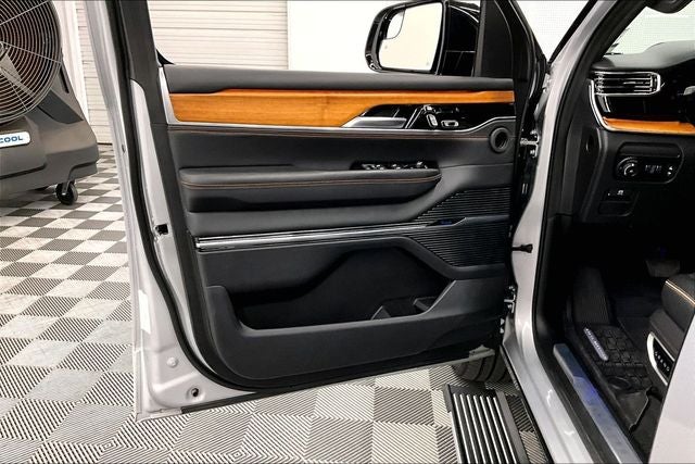2025 Jeep Grand Wagoneer Series III 4x4-Pano Roof-Htd/Cooled Massaging Leather-DVD