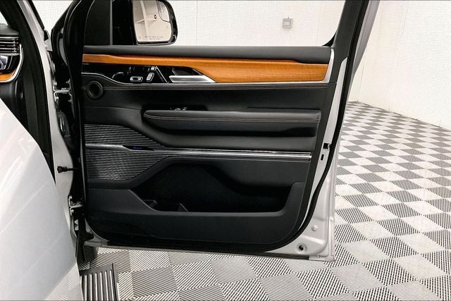 2025 Jeep Grand Wagoneer Series III 4x4-Pano Roof-Htd/Cooled Massaging Leather-DVD
