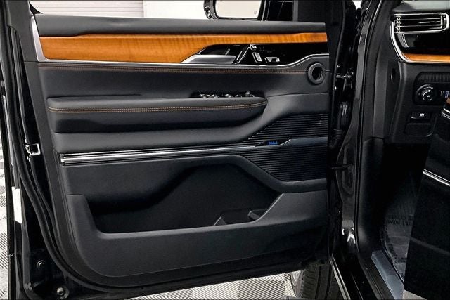 2025 Jeep Grand Wagoneer Series III 4x4 - Pano Roof - Htd/Cooled Massaging Leather