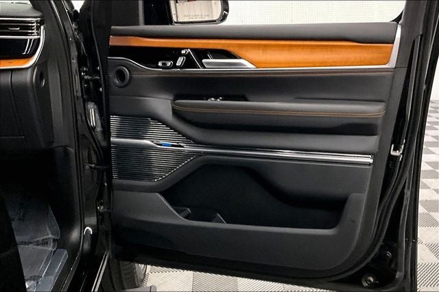 2025 Jeep Grand Wagoneer Series III 4x4 - Pano Roof - Htd/Cooled Massaging Leather