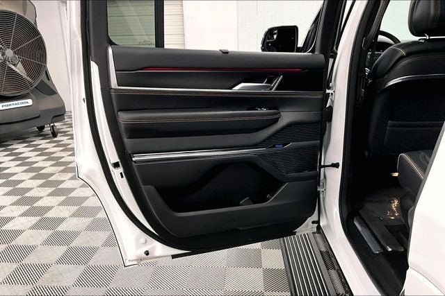 2024 Jeep Grand Wagoneer Series III 4x4 - Pano Roof - Htd/Cooled Massaging Leather