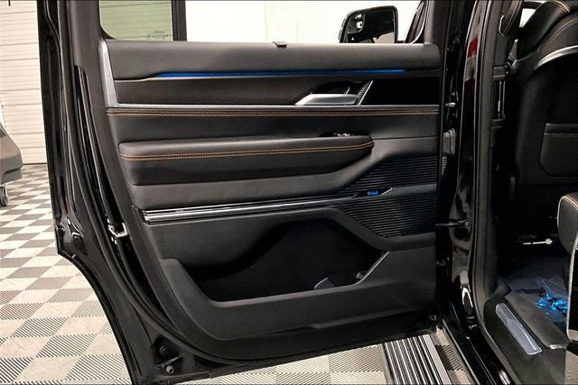 2024 Jeep Grand Wagoneer Series III 4x4-Pano Roof-Htd/Cooled Massaging Leather