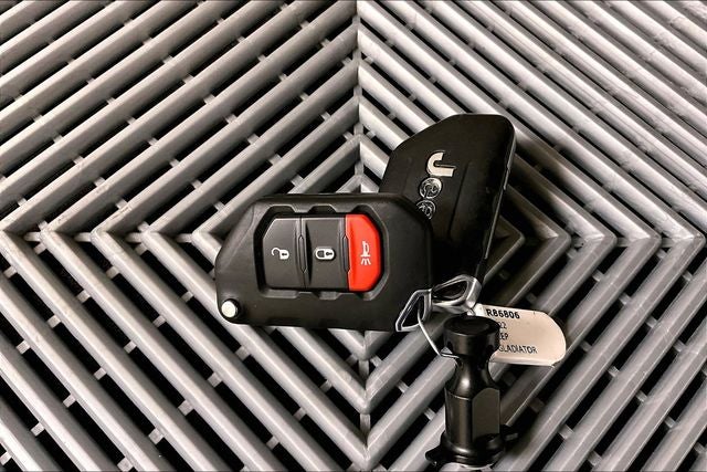 2022 Jeep Gladiator Overland 4x4 - Trailer Tow Pkg - Alpine Premium Audio