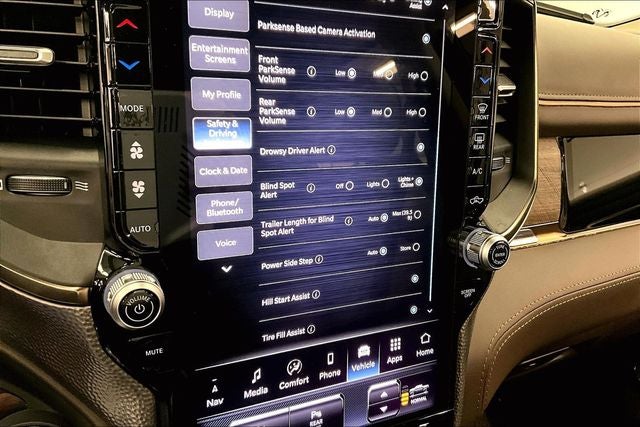 2025 RAM 1500 Limited 4x4 - Pano Roof - Htd/Cooled Massaging Leather