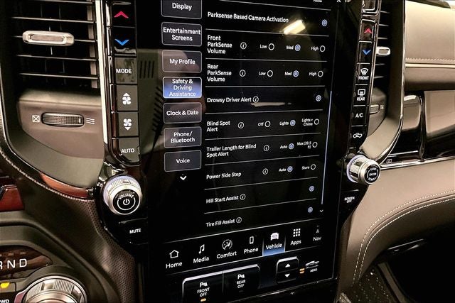 2025 RAM 1500 Limited 4x4 - Night Edition - Htd/Cooled Massaging Leather