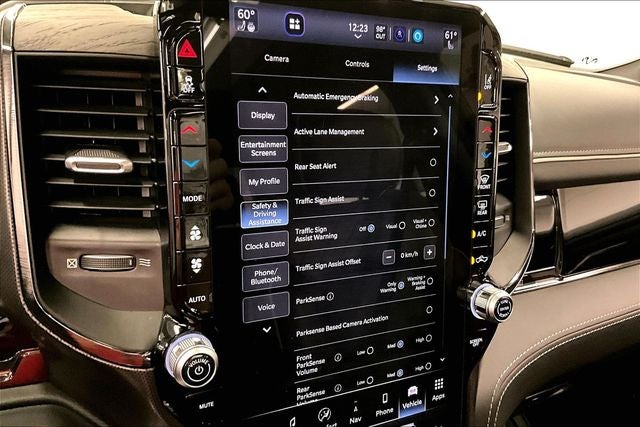 2025 RAM 1500 Limited 4x4-Pano Roof-Htd/Cooled Massaging Leather