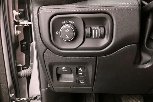 2025 RAM 1500 Limited 4x4-Pano Roof-Htd/Cooled Massaging Leather