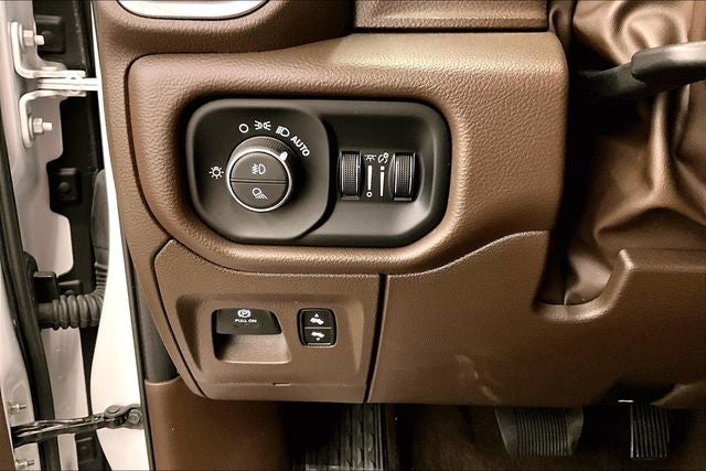 2025 RAM 1500 Laramie 4x4 - Pano Roof - Htd/Cooled Leather