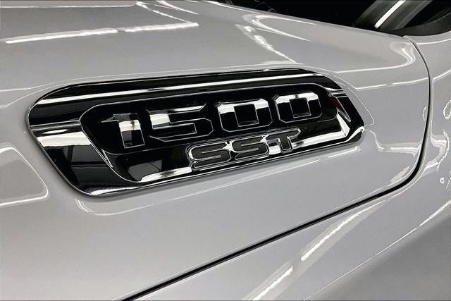 2025 RAM 1500 Laramie 4x4 - Htd/Cooled Leather - Adaptive Cruise - 20''