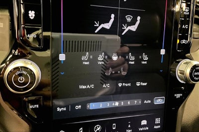 2025 RAM 1500 Laramie 4x4-Pano Roof-Adaptive Cruise-Htd/Cooled Leather
