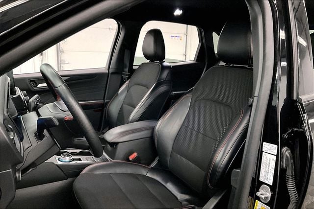 2025 Ford Escape ST-Line Blind Spot Detection - Apple CarPlay/Android Auto