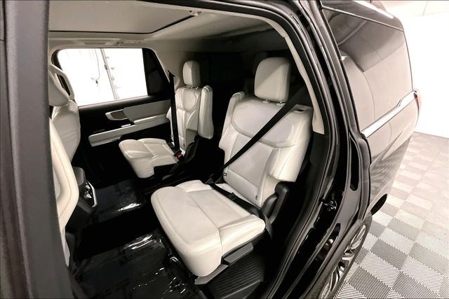 2025 Ford Expedition Platinum 4x4-Pano Roof-Adaptive Cruise-22'' Wheels