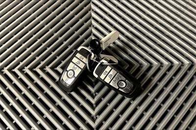 2022 Ford Explorer XLT 4x4 - Pano Roof - Adaptive Cruise - Htd Seats