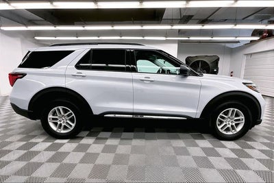 2025 Ford Explorer Active 4x4-Adaptive Cruise-Blind Spot Detection