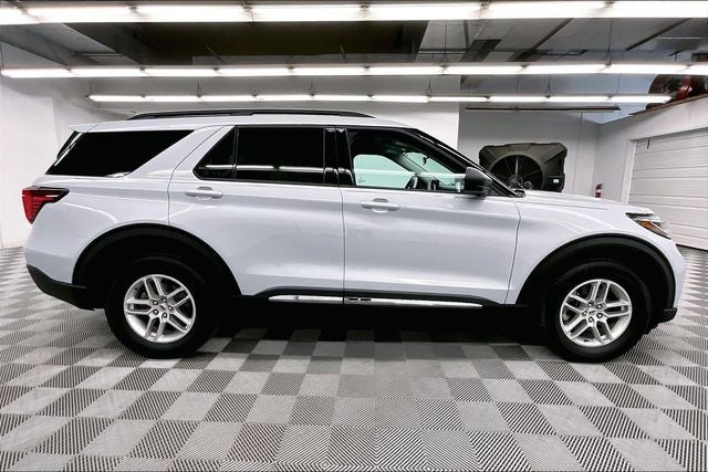 2025 Ford Explorer Active 4x4-Adaptive Cruise-Blind Spot Detection