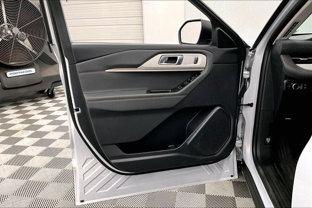 2025 Ford Explorer Active 4x4-Adaptive Cruise-Blind Spot Detection