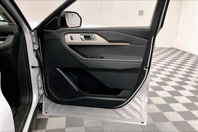 2025 Ford Explorer Active 4x4-Adaptive Cruise-Blind Spot Detection