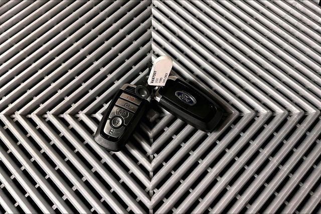 2025 Ford Explorer Platinum 4x4 - Pano Roof - Htd/Cooled Leather - 21'' Wheels