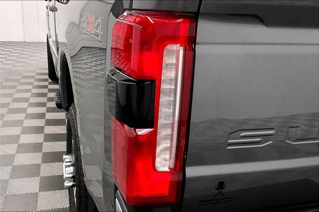 2026 Ford F-350SD Lariat 4x4 - Htd/Cooled Leather - Blind Spot Detection
