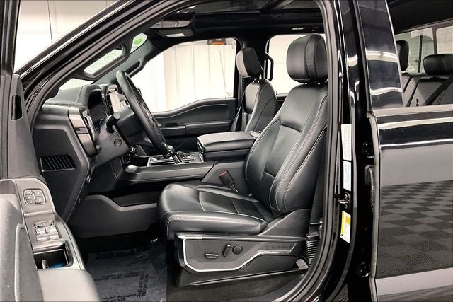 2024 Ford F-150 Lariat 4x4 - Black Appearance Pkg - Pano Roof