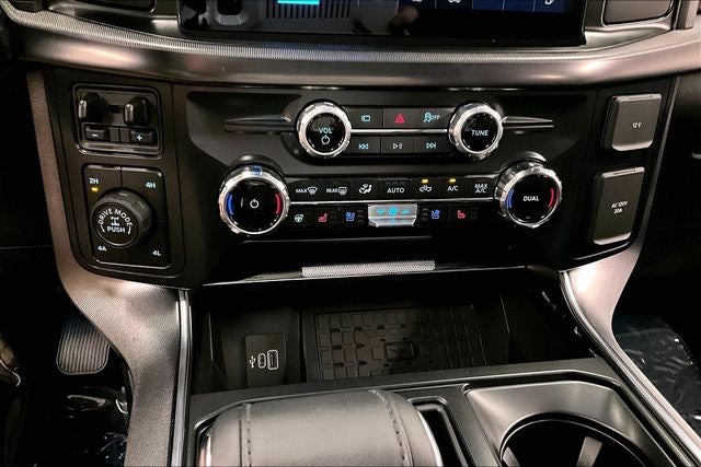2025 Ford F-150 Platinum 4x4 - Pano Roof - Htd/Cooled Massaging Leather