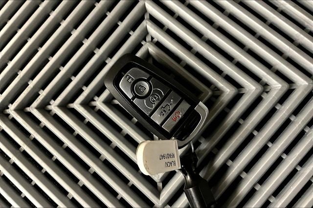 2024 Ford F-150 Platinum 4x4 - Pano Roof - Htd/Cooled Massaging Leather