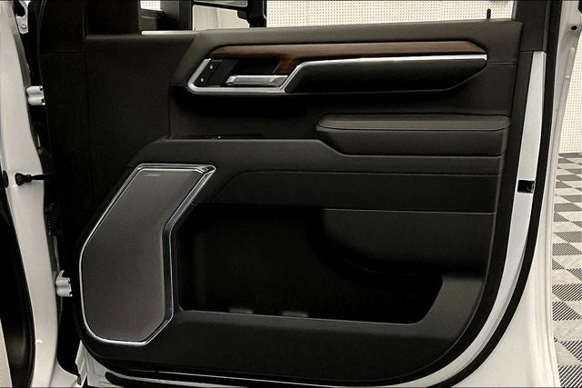 2025 Chevrolet Silverado 2500HD High Country 4x4 - Diesel - Premium Pkg - Sunroof