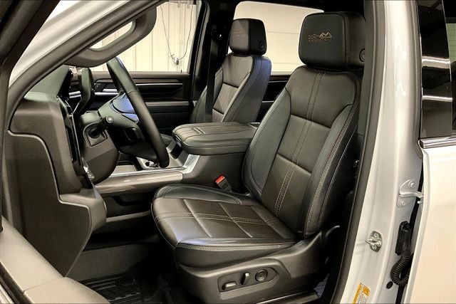 2025 Chevrolet Silverado 2500HD High Country 4x4 - Diesel - Premium Pkg - Sunroof