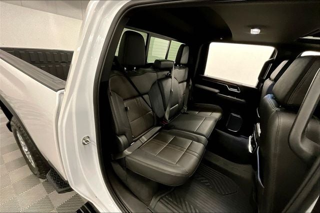 2025 Chevrolet Silverado 2500HD High Country 4x4 - Diesel - Premium Pkg - Sunroof