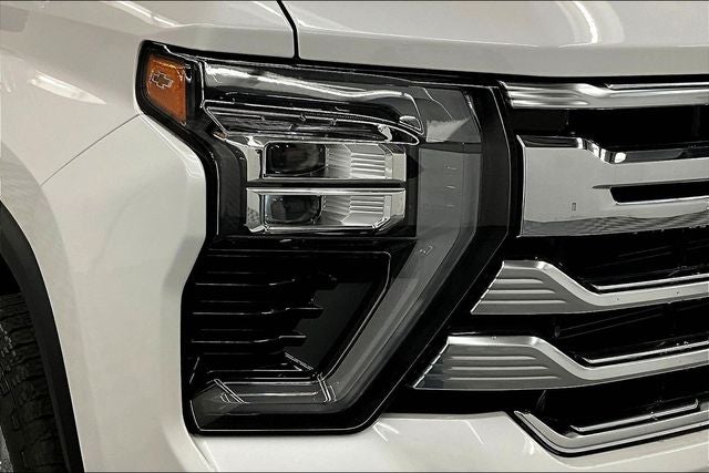 2025 Chevrolet Silverado 2500HD High Country 4x4 - Diesel - Premium Pkg - Sunroof