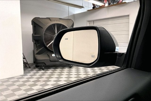 2024 GMC Acadia AT4 AWD-Heated Seats