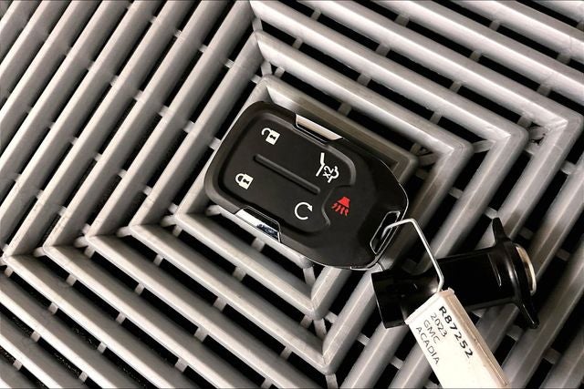 2023 GMC Acadia Denali Ultimate Pkg - Dual Moonroof - Adaptive Cruise