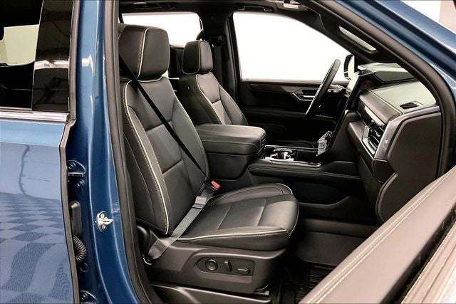 2025 GMC Yukon Elevation