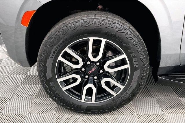 2024 GMC Yukon AT4 4X4-Panoramic Roof-Heated/Cooled Seats
