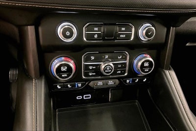 2024 GMC Yukon AT4 4X4-Panoramic Roof-Heated/Cooled Seats