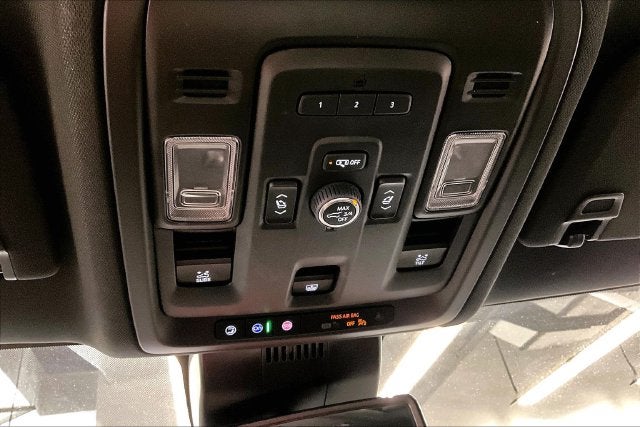 2024 GMC Yukon AT4 4X4-Panoramic Roof-Heated/Cooled Seats