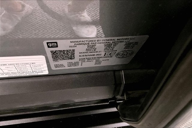 2024 GMC Yukon AT4 4X4-Panoramic Roof-Heated/Cooled Seats