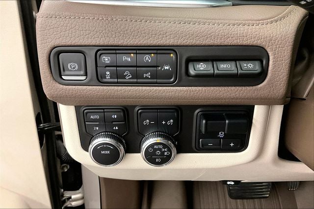 2024 GMC Yukon Denali 4x4 - Super Cruise - Pano Roof - DVD