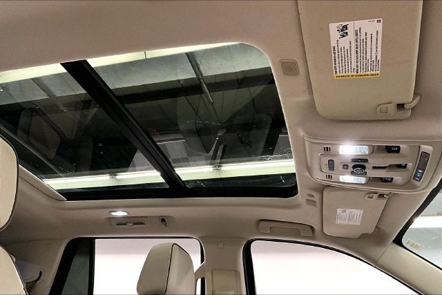 2021 GMC Yukon Denali 4X4-Panoramic Roof-Power Steps