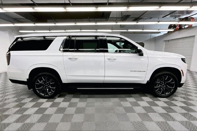 2025 Chevrolet Suburban LS 4x4-Blind Spot Monitor-Remote Start-22'' Wheels